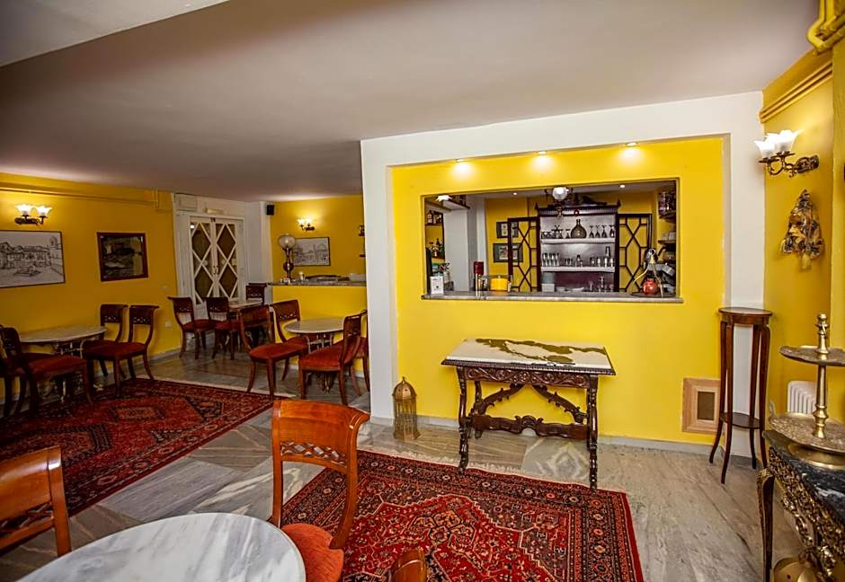 Byron Traditional Hotel