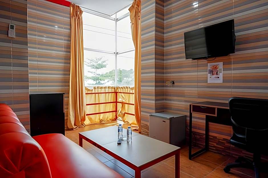 RedDoorz near Kendari Beach 2