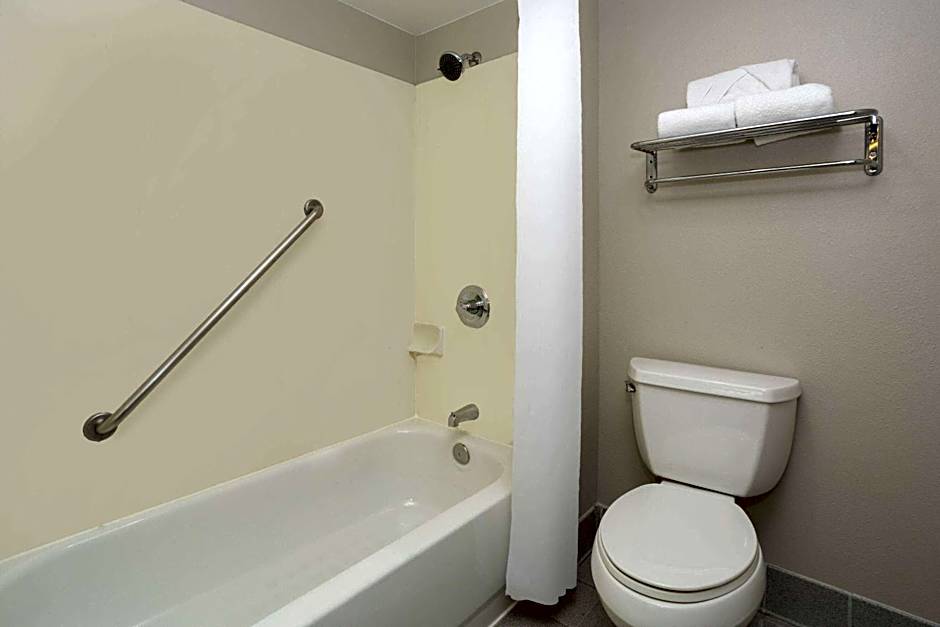 Days Inn & Suites by Wyndham Denver International Airport
