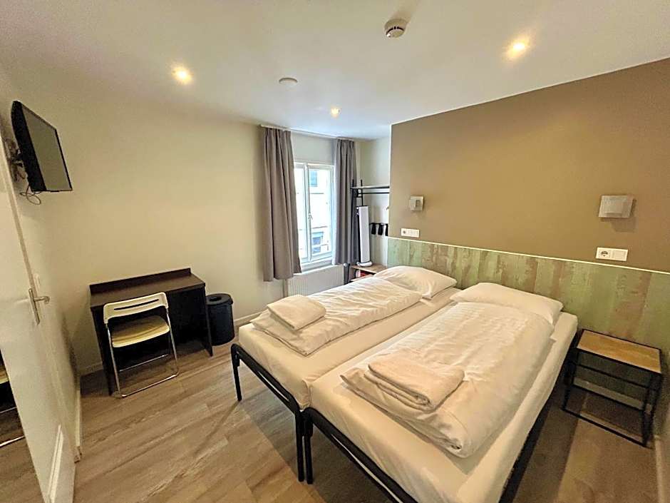 Budget Hotel Damrak Inn