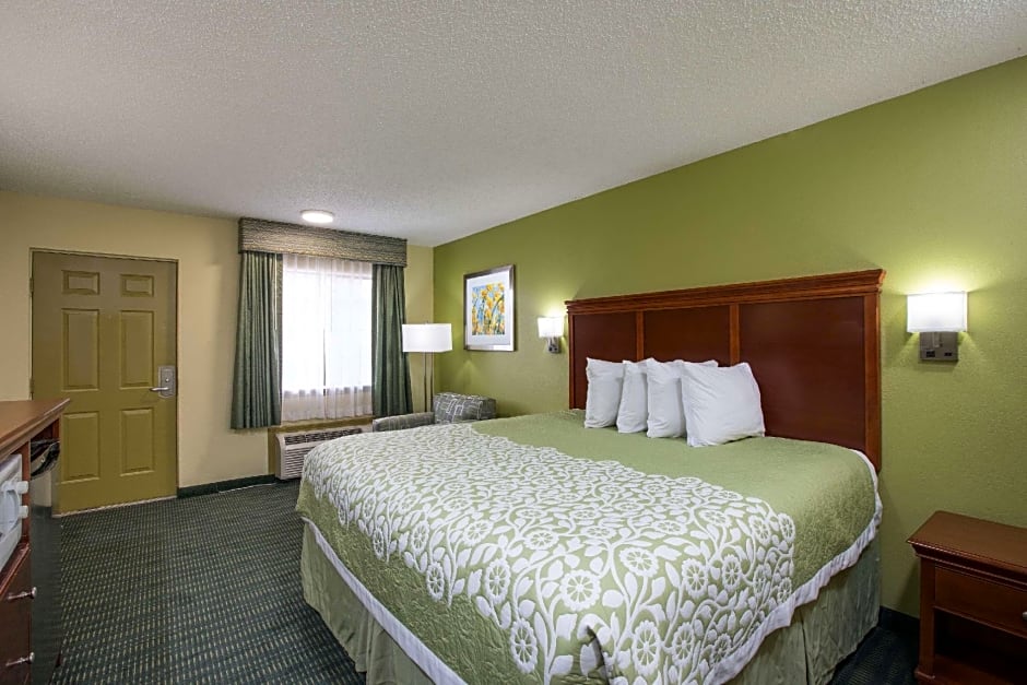 Days Inn & Suites by Wyndham Big Spring