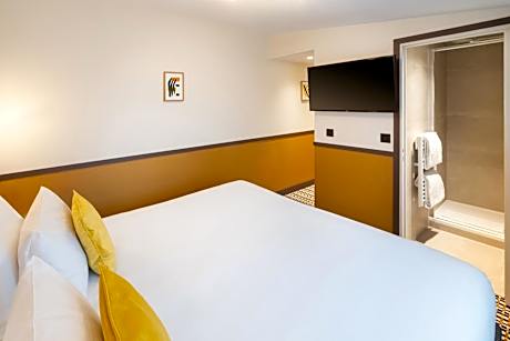 Junior Suite with Queen Bed and Sofa Bed - Non-Smoking