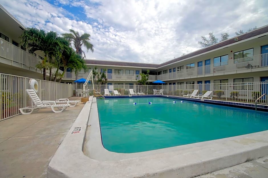 Motel 6 Dania Beach