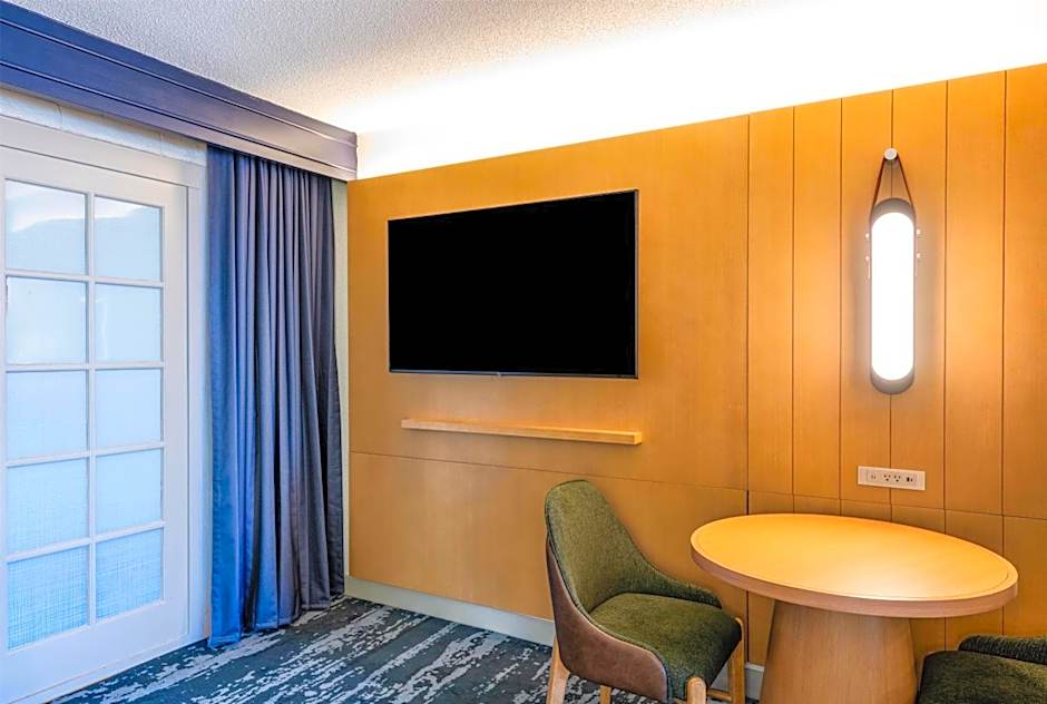 Embassy Suites by Hilton Minneapolis Bloomington Edina
