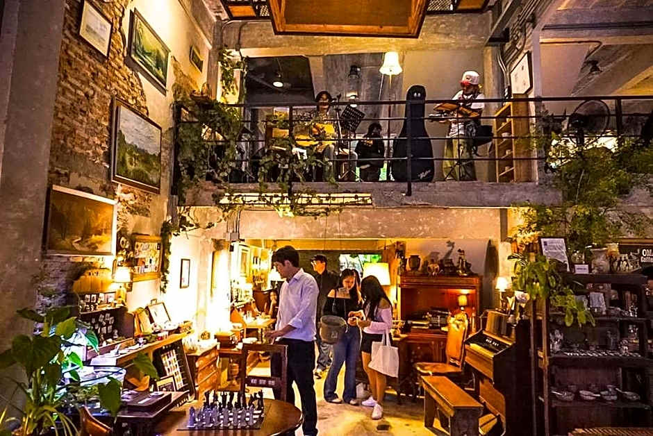 UdonBackpackers Beds and cafe