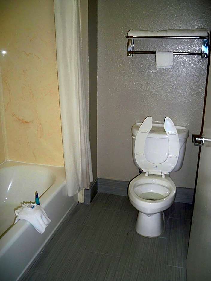 Scottish Inn and Suites Beaumont