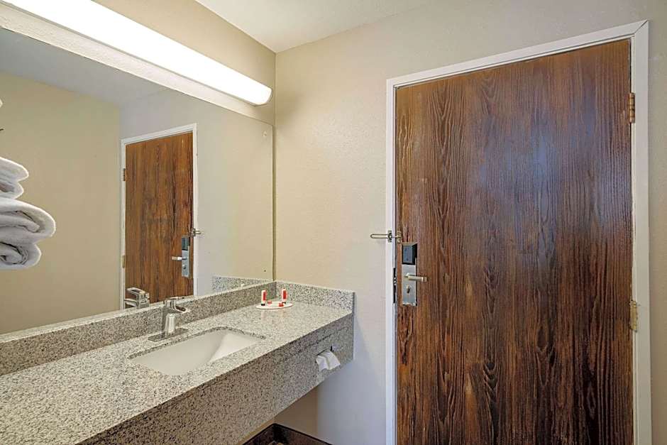 Super 8 by Wyndham Lexington/Hamburg Area