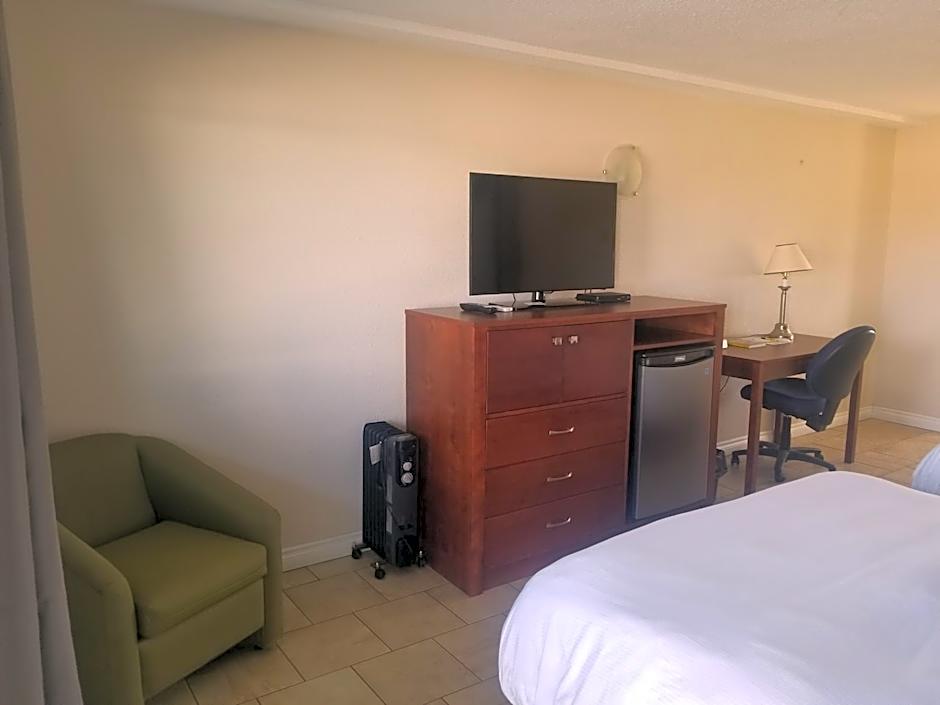 Super 8 by Wyndham Smoky Lake