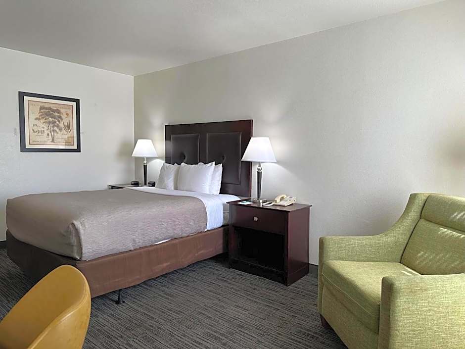 Quality Inn & Suites Everett