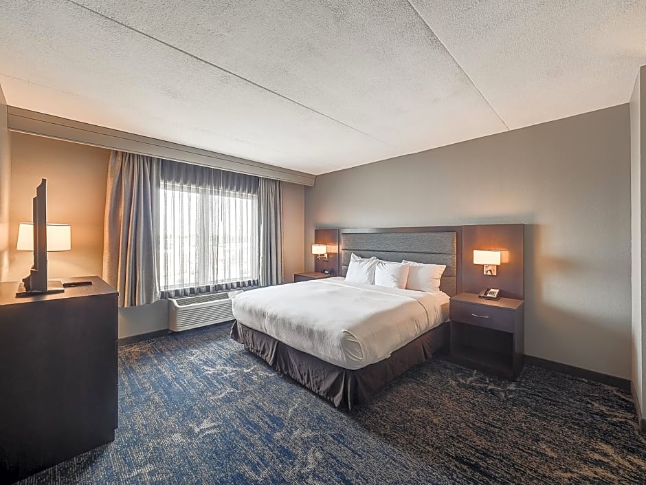 DoubleTree by Hilton Bloomington