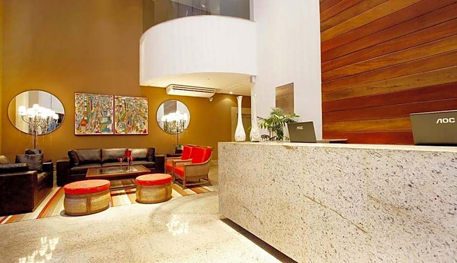 Suíte luxo com tela de cinema no América Towers Studio Residence