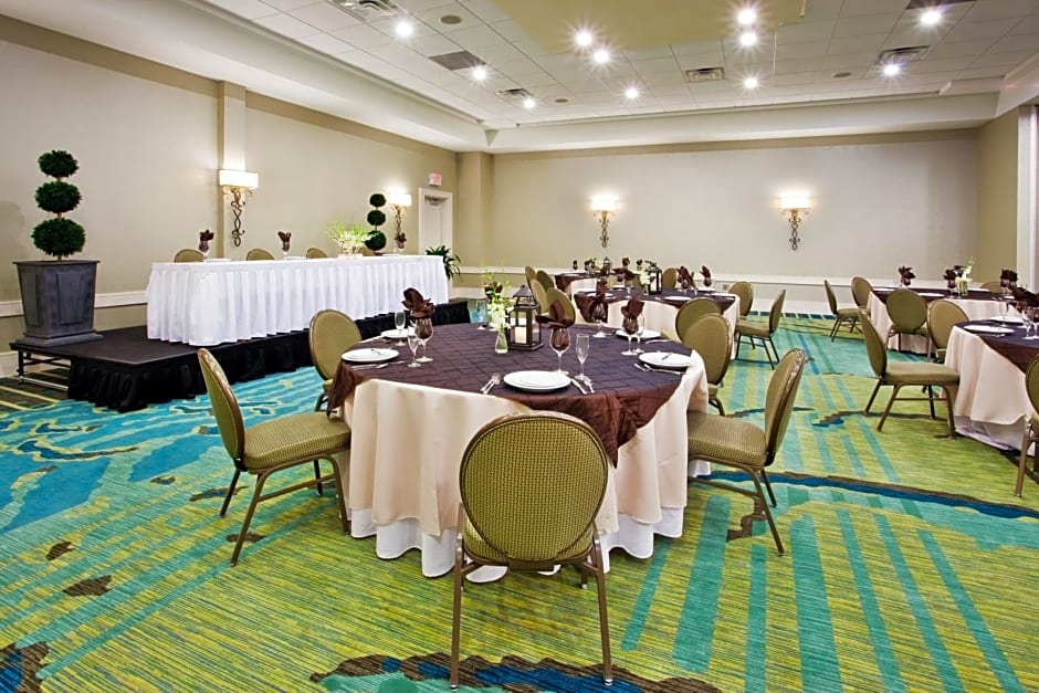 Crowne Plaza Charleston By IHG