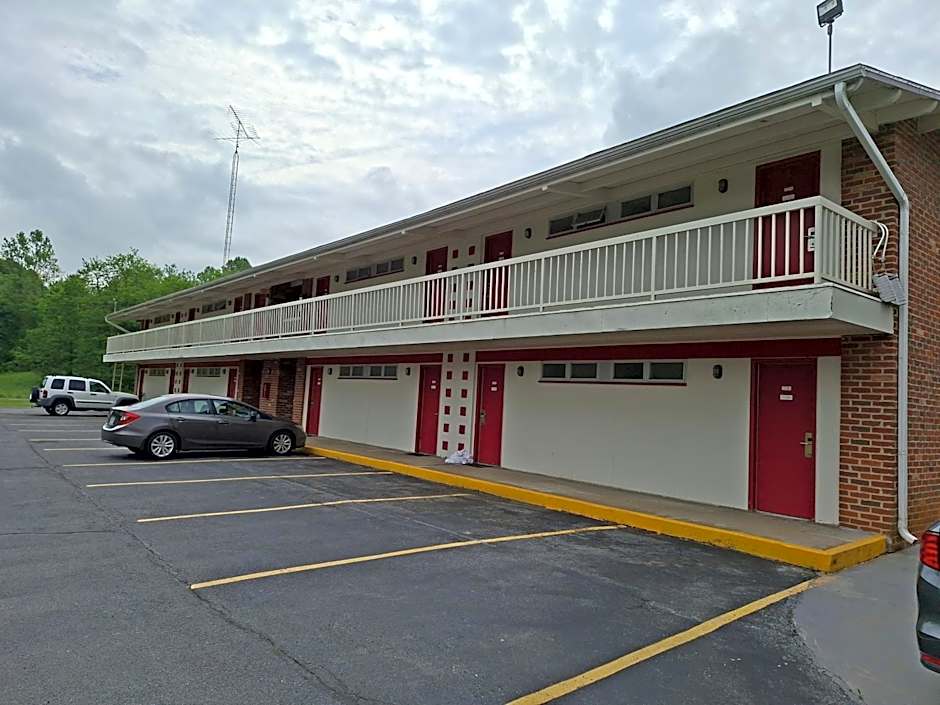 Hometown Inn Staunton VA near Hwy 11