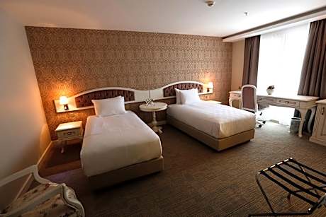 Twin Room with City View