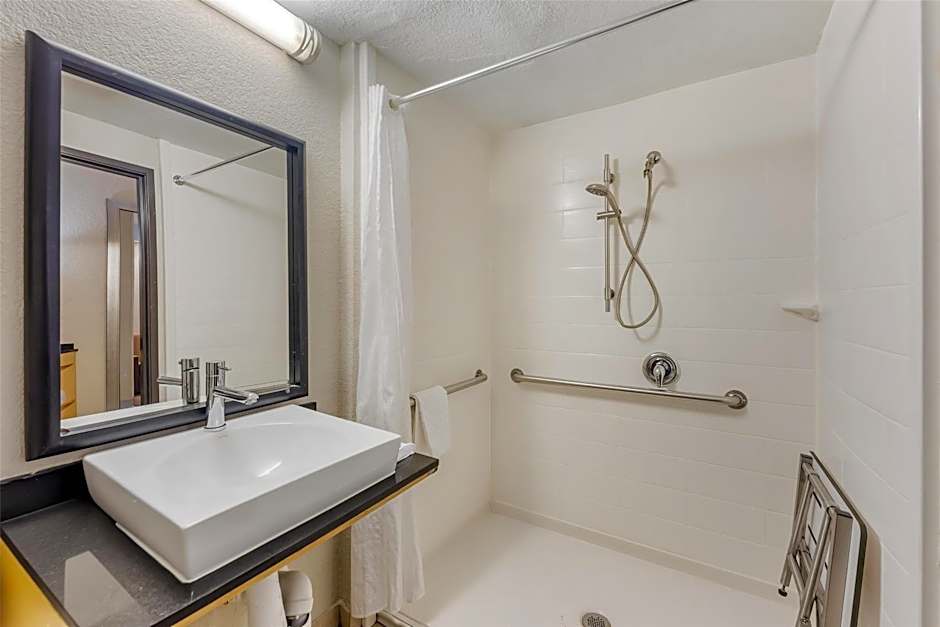 Best Western Alamo Suites Downtown