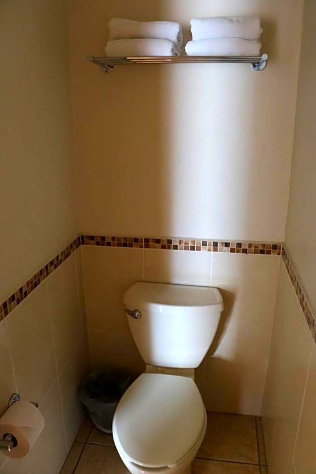 Cypres Hotel & Suites