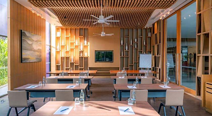 Holiday Inn Express Phuket Patong Beach Central By IHG