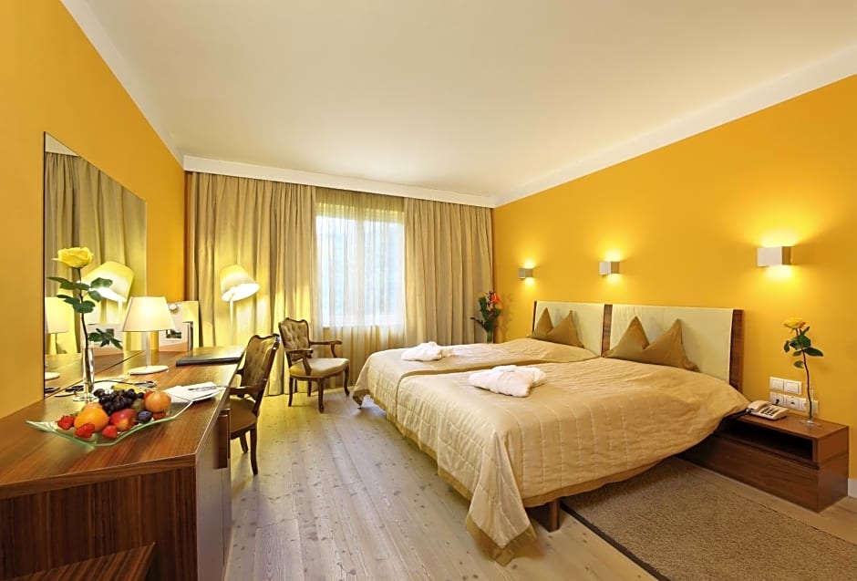 Hotel Schloss Weikersdorf