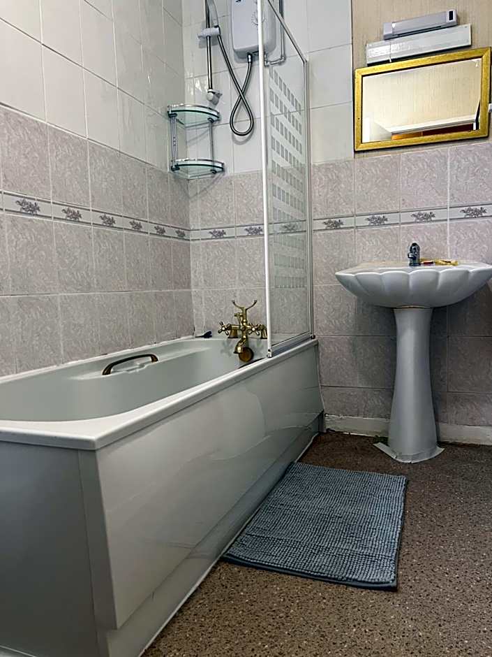 Modern Rooms with SELF Check-In The Castle, Coldstream