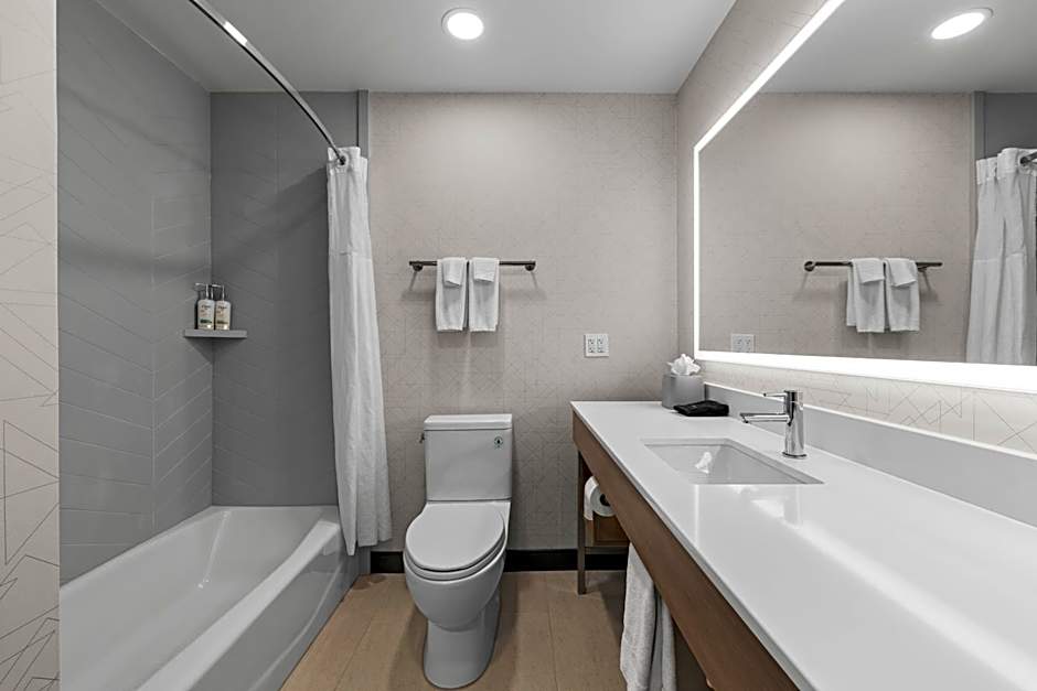 Holiday Inn Express Hotel & Suites Santa Cruz By IHG