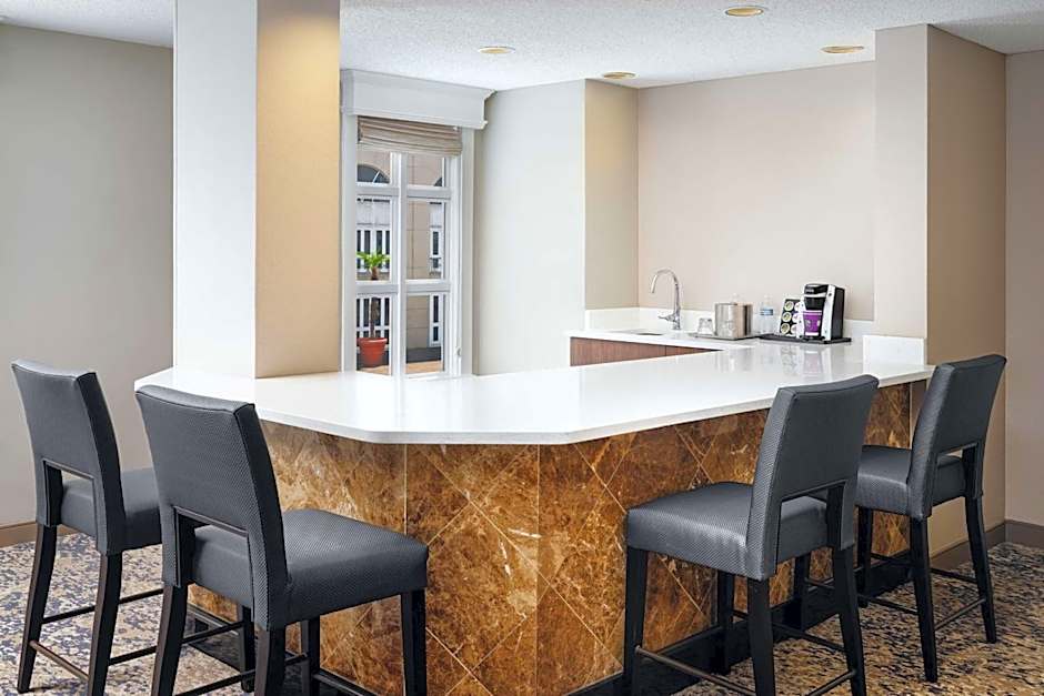 Hilton New Orleans Riverside