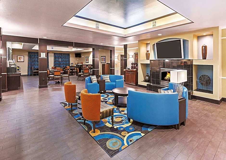 La Quinta Inn & Suites by Wyndham Houston Hobby Airport