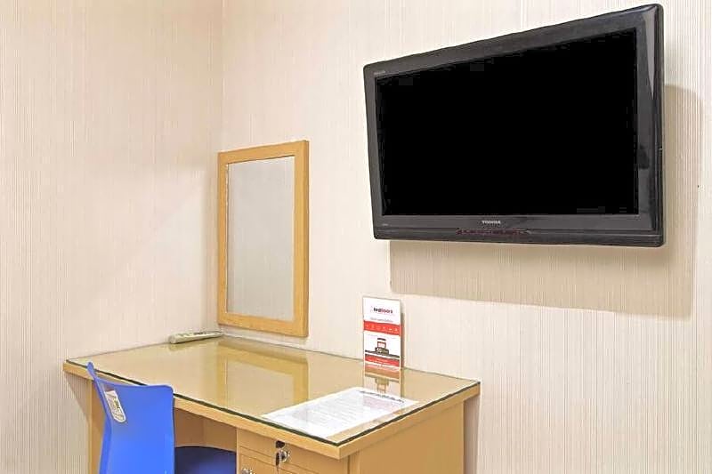 RedDoorz @ Mangga Besar 2