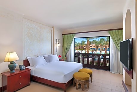 Junior Suite with Lagoon View