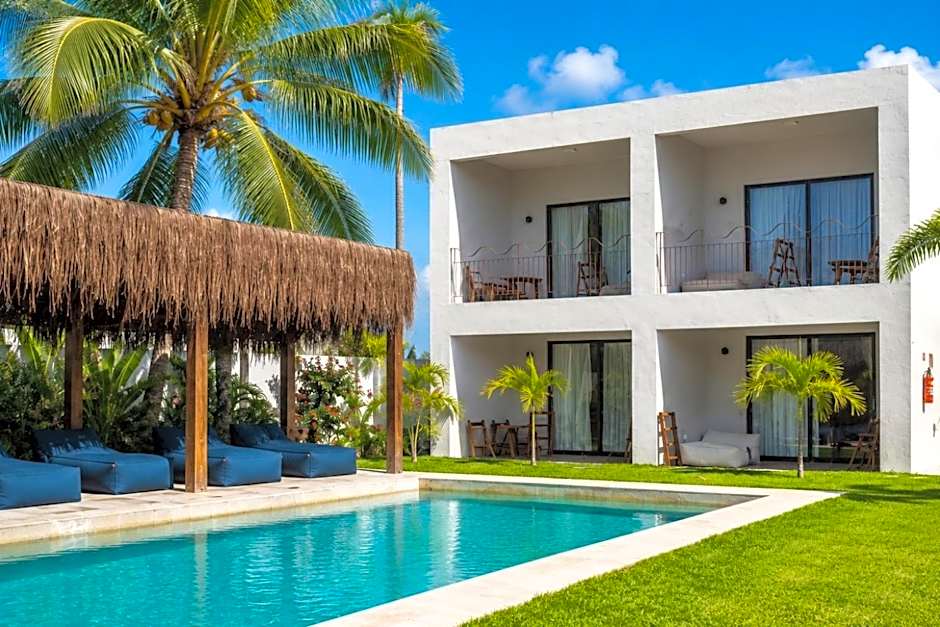Luau Hotel — 36 fotoğraftan 1. fotoğraf