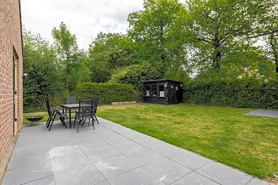 Het Huys Ewijk mooi luxe en een laadpaal