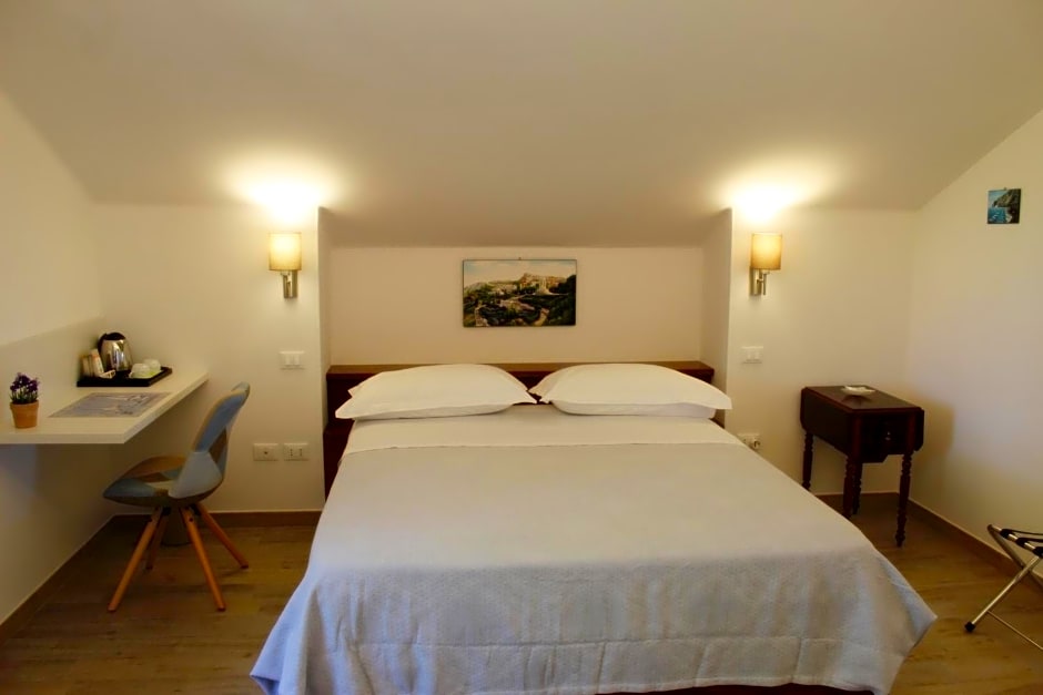 Villa De Ruschi – Montacuto, IL