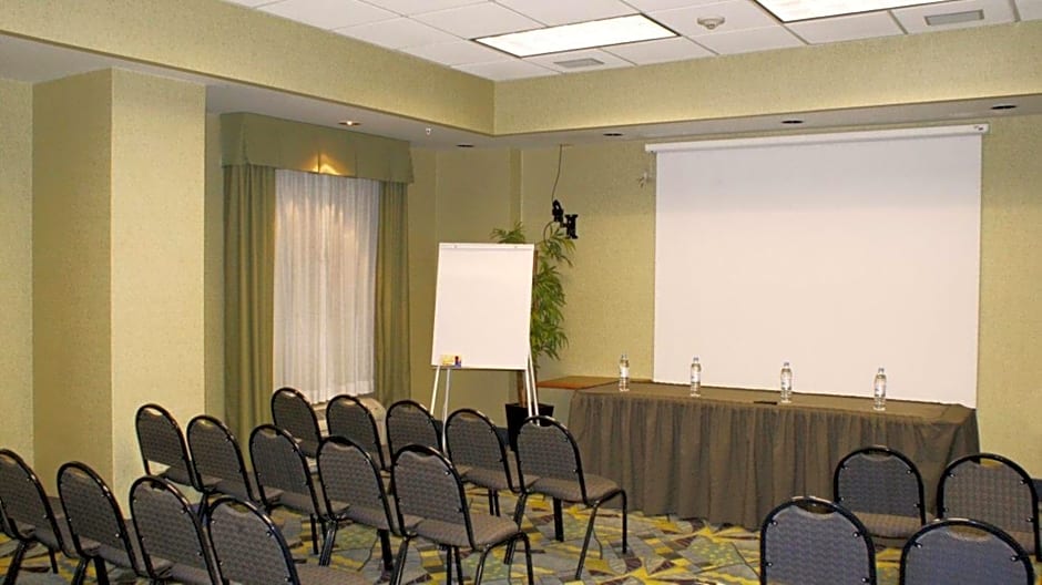 Holiday Inn Express & Suites Toluca Zona Aeropuerto By IHG