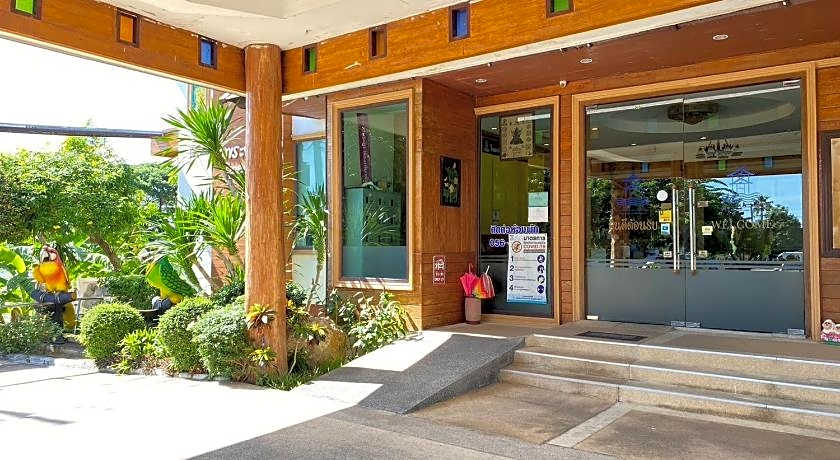 Chaophayathara Riverside Hotel