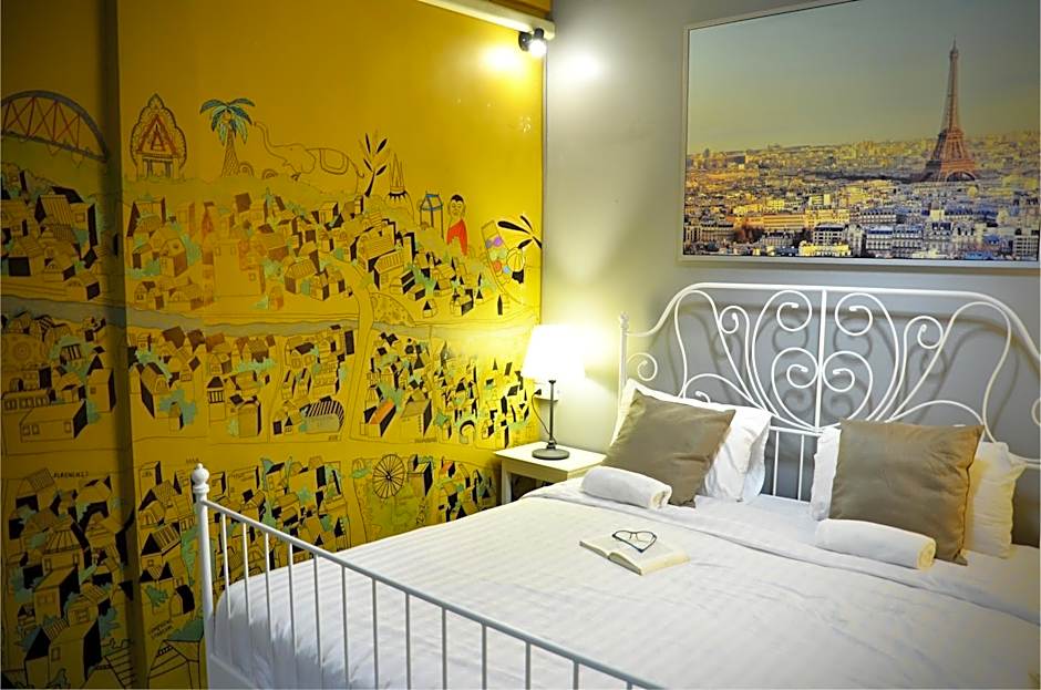 Goodfellas Thong lo Hostel #NO CHECK IN AFTER 5 PM-CHECK IN TIME NEEDED#