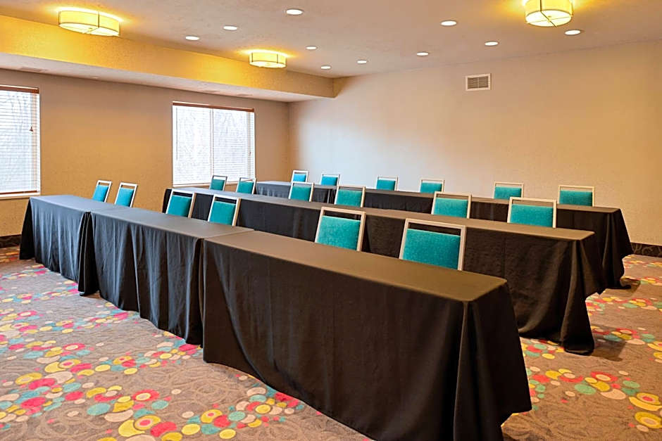 Holiday Inn Express Hotel & Suites Omaha West By IHG