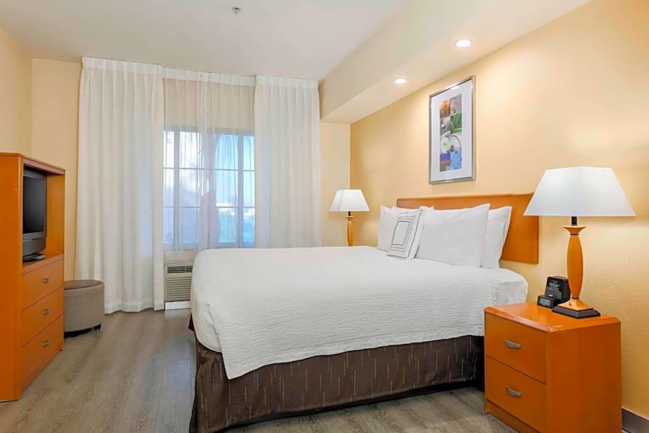 Photo 1 of 5 of 1 King Bed, Accessible