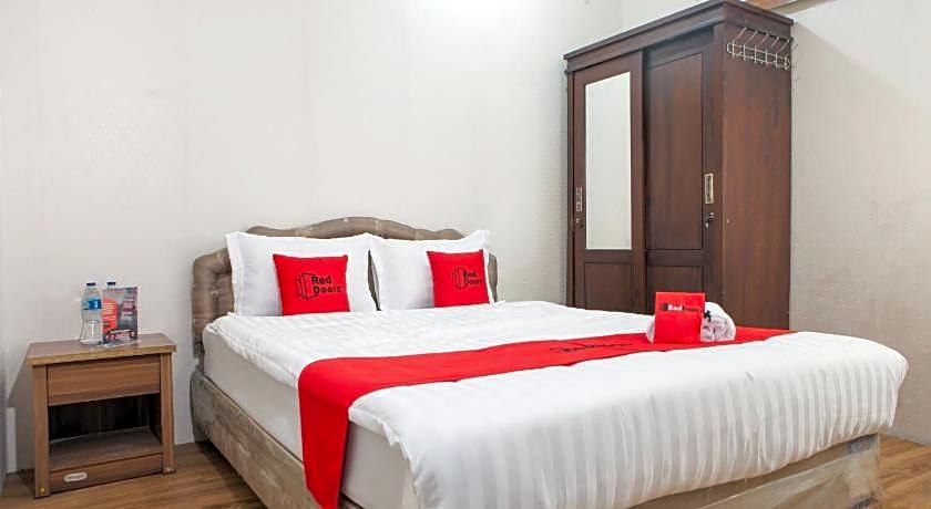 RedDoorz near Pelabuhan Tanjung Perak 2 Surabaya