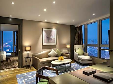Prestige King Suite with Club Access and City View