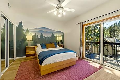 2 Miles to Palisades Tahoe w Hiking, Biking & Lake Access