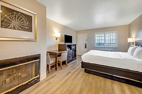 Large King Room with Sofa - Non Smoking