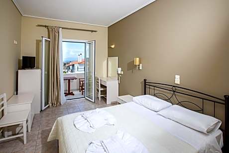 Double or Twin Room with Sea View