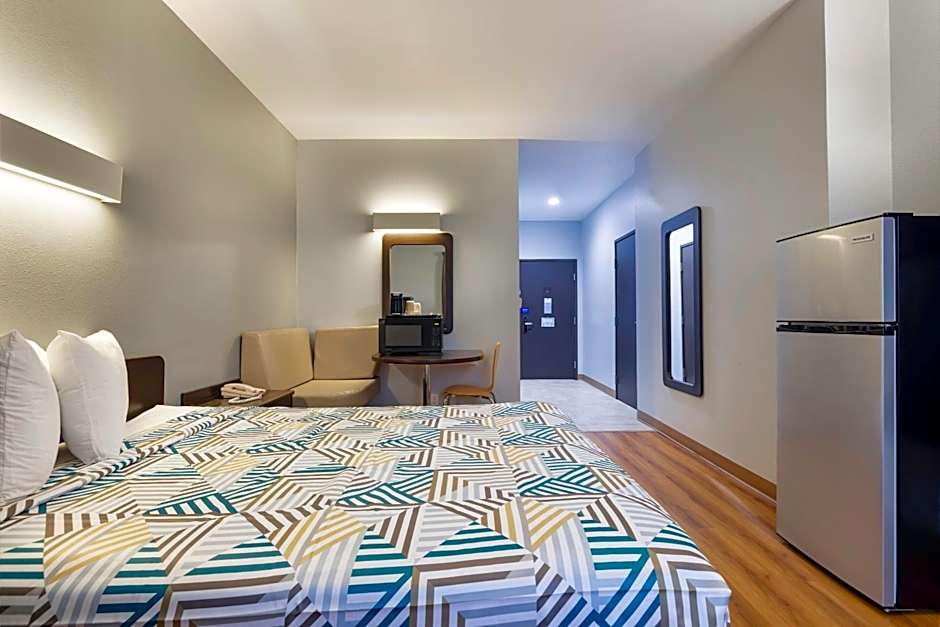 Studio 6 Suites Texas City, TX I 45 South