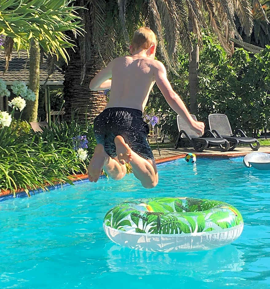 Colonial House Motel