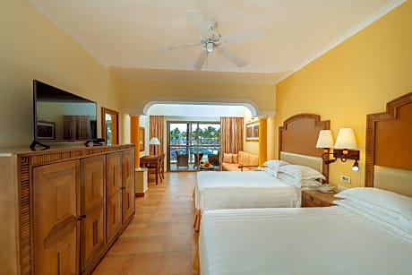 Junior Suite Ocean Front Premium Level (3 Adults + 1 Child)