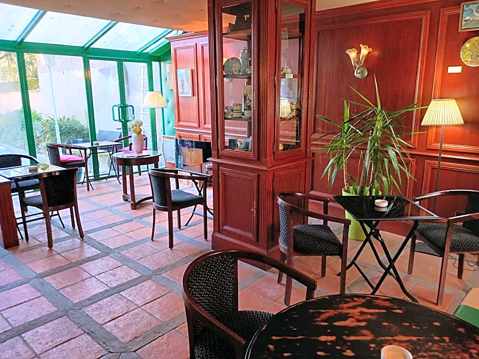 HOTEL LA COGNETTE A 25 Kilomètres de Châteauroux et 30 Kilomètres de Bourges