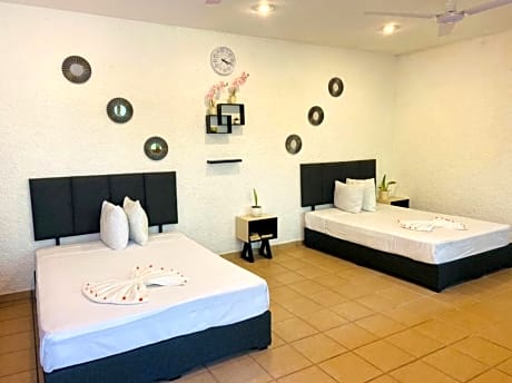 Caribbean Room shared bathroom up to 3 people