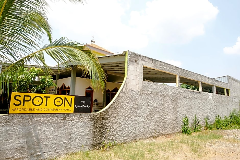 OYO 1773 Ilyasa Family