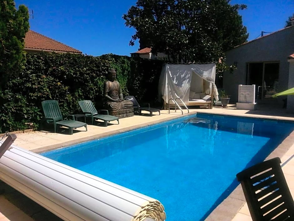 Villa Piscine indépendante sans vis à vis ET un studio sans accès piscine 2 possibilités au choix avec wifi