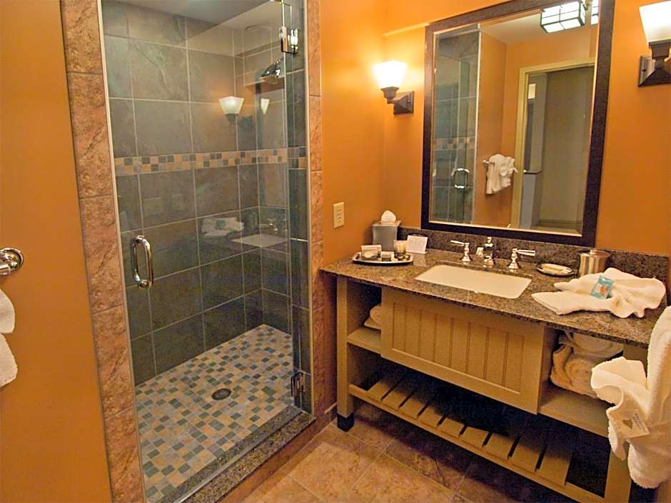 1000 Islands Harbor Hotel