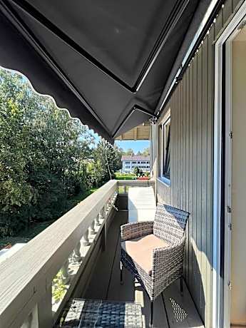 Deluxe Double Room with Balcony and lake View